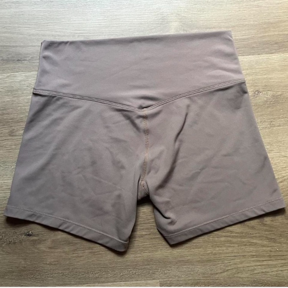 🦋 Tan High Rise Seamless Shorts 🦋 - Picture 5 of 5